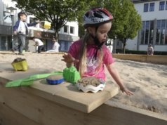 Noch bis zum morgigen Freitag kann auf dem Fronhof in der großen Buddelkiste nach Lust und Laune gespielt werden. (Foto: © Liane Rapp)