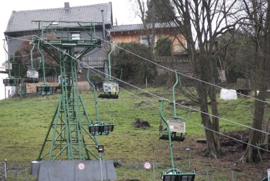 In Solingen-Burg führt eine Seilbahn von Unterburg hinauf zum Schloss. (Archivfoto: © Bastian Glumm)