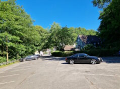 Der Parkplatz auf der Wupperinsel in Solingen-Burg. (Foto: © Bastian Glumm)