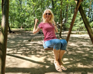 Ein Spielplatz mitten im Wald, das ist der Märchenwald in Burgschwalbach. Ein Kleinod - nicht nur für Kinder. (Foto: © Bastian Glumm)