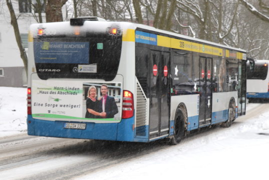 Trotz Schnee und Eis fahren in Solingen die Busse, es kommt jedoch auf allen Linien zu Verspätungen. (Foto: © Bastian Glumm)