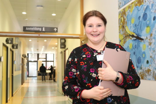 Johanna Nowara leitet im Klinikum Solingen das Case Management. (Foto: © Bastian Glumm)