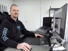 Denis Cegielski, Geschäftsführer von CELSIUS [1.5], in seinem Büro an der Grimmstraße in Solingen. (Foto: © Bastian Glumm)