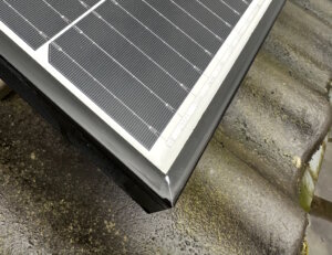 Nach der Reinigung: Die Moduloberflächen sind frei von Rückständen und wieder gleichmäßig sauber. (Foto: © CELSIUS [1.5])