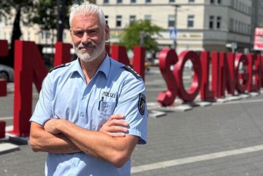 Polizeihauptkommissar Cem Liman übernimmt die Leitung der Polizeiwache Ohligs. (Foto: © Polizei Wuppertal)