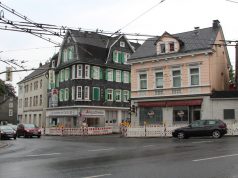 Voraussichtlich ab dem heutigen Dienstagnachmittag, 1. August, ersetzt eine Baustellenampel die Ampelanlage an der Kreuzung Central. Auf der Schlagbaumer Straße steht dann für etwa drei Wochen nur eine Fahrspur für zwei Richtungen - Wald und Gräfrath - zur Verfügung. (Foto: © B. Glumm)