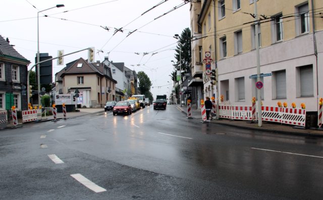 Ab kommende Woche Montag wird an vier Nächten die Fahrleitung auf einem Stück der Wuppertaler Straße ausgetauscht. (Archivfoto: © Bastian Glumm)