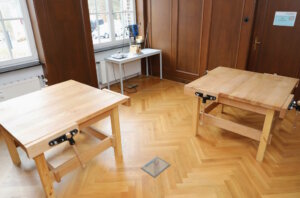 Blick in einen Kursraum des CHECK! Schülerforschungszentrums Solingen: In der Werkstatt arbeiten Kinder und Jugendliche praxisnah an handwerklichen und technischen Projekten. (Foto: © Bastian Glumm)