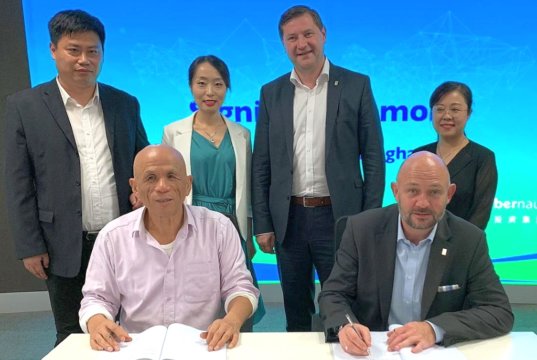 Derzeit befindet sich eine Solinger Wirtschaftsdelegation um Oberbürgermeister Tim Kurzbach und Wirtschaftsförderer Frank Balkenhol in China, jetzt wurden mehrere Absichtserklärungen zu Kooperationen unterzeichnet. (Foto: © Stadt Solingen)