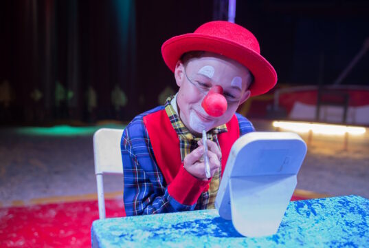 Bis zum 19. März gastiert der Circus Altano auf dem Ohligser Schützenplatz und präsentiert sein Programm "Olafs Traum". (Foto: © Circus Altano)