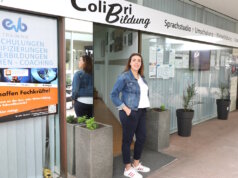 Dozentin Sabrina Vitale lädt zum Slang-Workshop ins Colibri Sprachstudio in Solingen-Ohligs ein. (Foto: © Bastian Glumm)