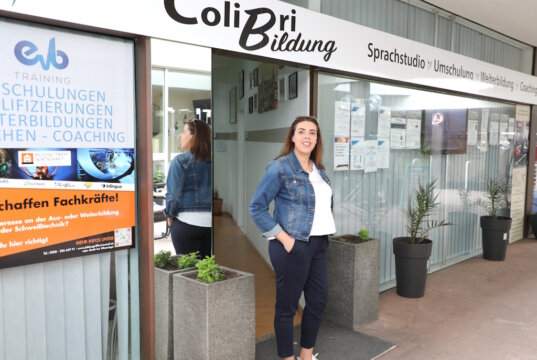 Dozentin Sabrina Vitale lädt zum Slang-Workshop ins Colibri Sprachstudio in Solingen-Ohligs ein. (Foto: © Bastian Glumm)