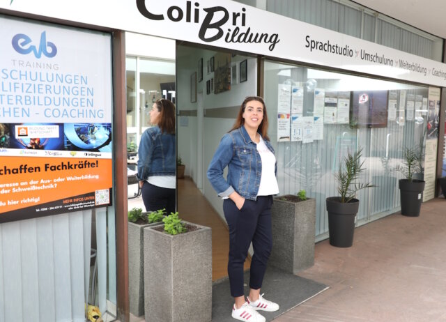 Dozentin Sabrina Vitale lädt zum Slang-Workshop ins Colibri Sprachstudio in Solingen-Ohligs ein. (Foto: © Bastian Glumm)