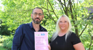 Laden am 9. Mai zum Info-Nachmittag nach Solingen-Ohligs ein: Alexa Rama von der EVB Training GmbH und Rosario Lo Vacco von Colibri Bildung. (Foto: © Bastian Glumm)