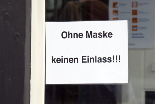 Aufgrund der Corona-Krise gilt auch in Solingen in vielen Bereichen eine Maskenpflicht. (Foto: © Bastian Glumm)