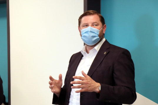 Der "Lockdown light" habe seine Wirkung verfehlt, so Oberbürgermeister Tim Kurzbach. Solingens Stadchef fordert nun konsequente Maßnahmen der Landesregierung. (Foto: © Bastian Glumm)
