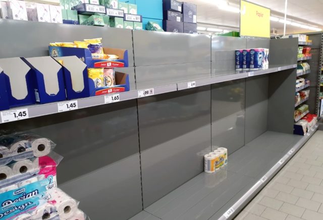 Das Coronavirus sorgt auch in Solingen für erhebliche Verunsicherung unter der Bevölkerung. Teilweise kam und kommt es zu Hamsterkäufen in den Supermärkten. (Foto: © Bastian Glumm)