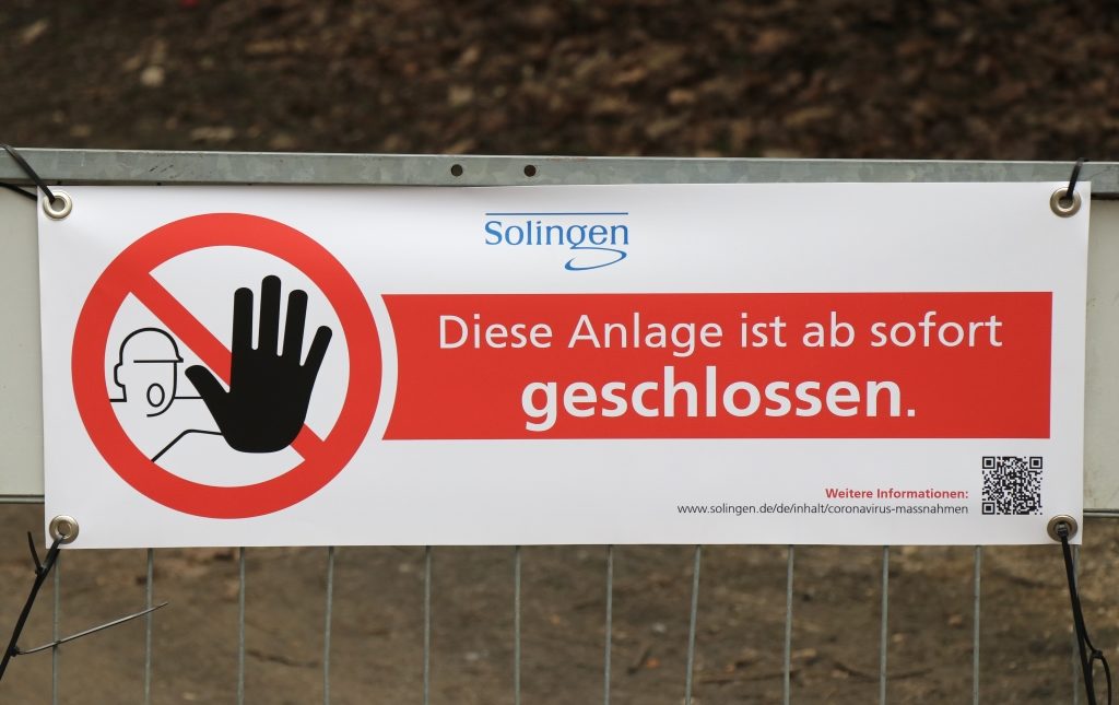 Coronavirus: Spielplätze sind in Solingen für den Publikumsverkehr komplett gesperrt. Soziale Kontakte sollen so vermieden werden. (Foto: © Bastian Glumm)