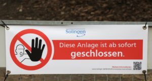 Coronavirus: Spielplätze sind in Solingen für den Publikumsverkehr komplett gesperrt. Soziale Kontakte sollen so vermieden werden. (Foto: © Bastian Glumm)