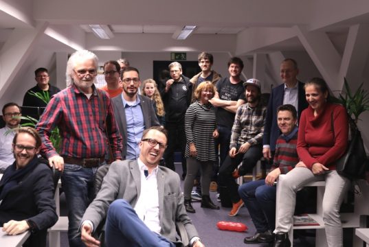 Gute Laune und ein echter Grund zum Feiern: Das coworkit, der erste Coworking Space Solingens, blickt auf ein erfolgreiches erstes Jahr zurück. (Foto: © Gründer- und Technologiezentrum)