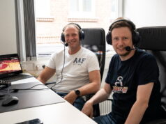 Maik Thiele (li.) und Sascha Staat kommetieren die Olympischen Spiele vom Solinger Coworking Space aus. (Foto: © Daniel Rüsseler)