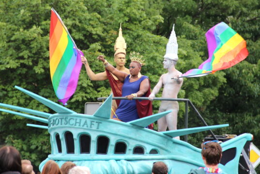 In vielen Metropolen, wie hier in Berlin, findet der Christopher Street Day jedes Jahr statt. In diesem Sommer dann erstmals auch in Solingen. (Archivfoto: © Bastian Glumm)