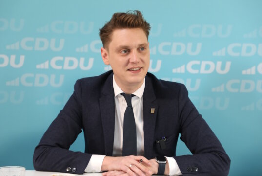 Daniel Flemm ist Fraktionsvorsitzender der CDU im Solinger Stadtrat. Er soll für seine Partei im kommenden Jahr zur Wahl des Oberbürgermeisters antreten. (Foto: © Bastian Glumm)