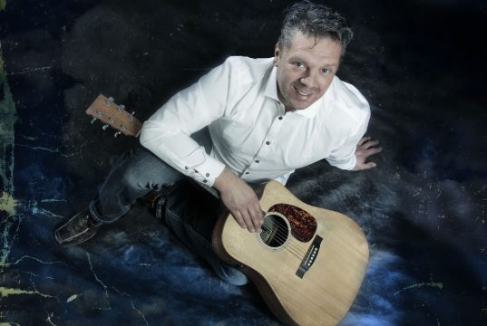 Daniel M. Lercher kommt am Freitagabend ins Gasthaus Schaaf und verspricht knackigen Austro-Pop. (© musik-leidenschaft.at)