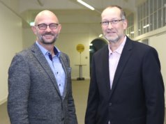 Machen sich gemeinsam mit einer Solinger Wirtschaftsdelegation auf den Weg nach China: Frank Balkenhol (li.), Geschäftsführer der Solinger Wirtschaftsförderung, und Ulrich Wiethoff, Geschäftsführer der Firma DOVO Stahlwaren. (Foto: © Bastian Glumm)