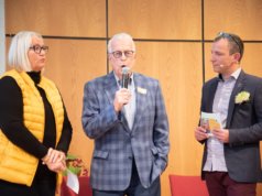Gabriele Baumbach (links), Leiterin der Busch-Stiftung „Seniorenhilfe“, Thomas Busch (Mitte), Stifter und Vorstand der Busch-Stiftung „Seniorenhilfe“, Rüdiger Jezewski (rechts), Leiter des Demenz-Zentrum Bethanien und Organisator der Demenz-Konferenz Bethanien. (Foto: © Maik Porsch)