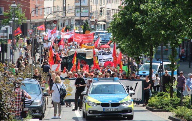 Rund 500 Menschen beteiligten sich am Samstag am Demonstrationszug des Solinger Appells. Es kam zu keinen Zwischenfällen und blieb friedlich. (Foto: © Bastian Glumm)