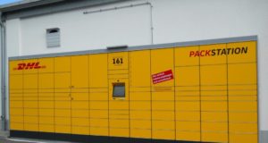 Das Solinger Unternehmen POS-Kreativ unterstützt die DHL bei der Produktion und Kennzeichnung von rund 3.000 neuen Packstationen in ganz Deutschland. (Foto: © POS-Kreativ)