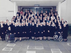 Gemeinschaftsbild der Diakonissen 1985 in Bethanien. Die Schwesternschaft war über viele Jahrzehnte prägend für Struktur, Haltung und Selbstverständnis des Werkes. (Foto: © Diakonie Bethanien)