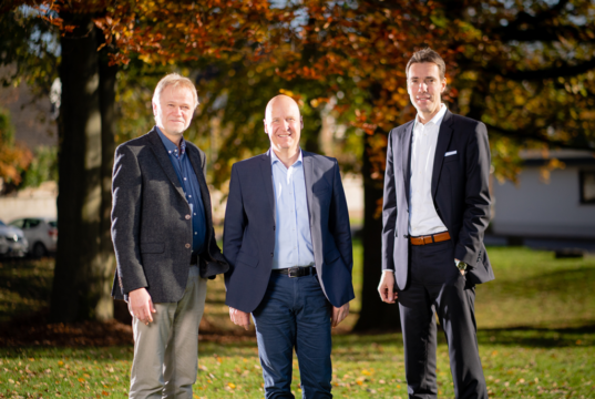 Die Geschäftsführung der Diakonie Bethanien gGmbH (v.l.): Hartmut Fehler (Geschäftsführer Pflege und Wohnen), Matthias Ruf (Vorsitzender der Geschäftsführung) und Dr. Stephan Ricken (Geschäftsführer Finanzen). (Foto: © Bethanien)