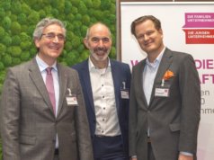 Mehr als 60 Familienunternehmer besuchten jetzt die codecentric AG in Ohligs, um sich über moderne Arbeits- und Organisationsformen zu informieren. v.li.: Lothar Grünewald, Michael Hochgürtel, Marco van der Meer. (Foto: © Die Familienunternehmer)