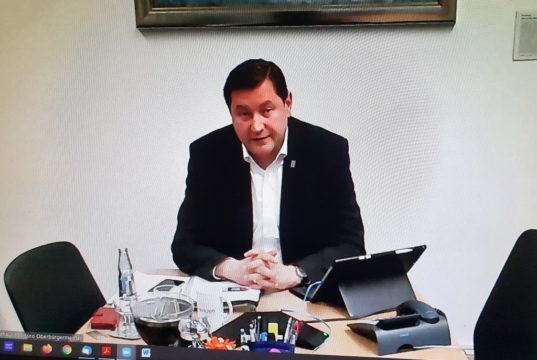 Die Bürger-Sprechstunde "Mensch, rede mit!" wird vom Rathaus ausgeweitet: Das Konzept geht am Montag erstmals digital live auf Sendung. Den Anfang macht Oberbürgermeister Tim Kurzbach. (Symbolfoto: © Bastian Glumm)