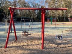 Auf dem Engelsberger Hof wurde dank einer großzügigen Spende des Vereins "Volldampf für Kinder" eine Doppelschaukel installiert. (Foto: © Stadt Solingen)