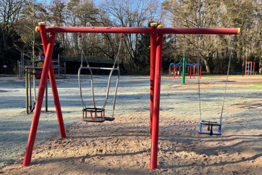 Auf dem Engelsberger Hof wurde dank einer großzügigen Spende des Vereins "Volldampf für Kinder" eine Doppelschaukel installiert. (Foto: © Stadt Solingen)