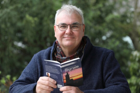 Der Solinger Arzt, Buchautor und Liedermacher Dr. Christoph Glumm. (Foto: © Bastian Glumm)