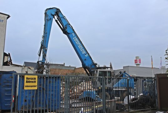 Die Firma Wüsthof Dreizackwerk plant den Bau eines neuen Verwaltungsgebäudes an der Kronprinzenstraße. Vorher werden allerdings alte Gebäude abgerissen. (Foto: © Tim Oelbermann)