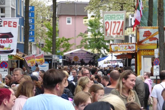 Die Ohligser Werbe- und Interessengemeinschaft (OWG) kann das zurückliegende Dürpelfest-Wochenende als vollen Erfolg verbuchen. (Foto: © OWG)