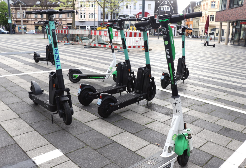 Seit Mittwoch können jetzt auch in Solingen im gesamten Stadtgebiet E-Scooter ausgeliehen werden. (Foto: © Bastian Glumm)