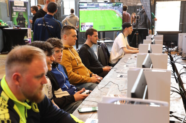 Das Bergisch Masters setzt auf ein besonderes Spielformat: Gespielt wird im 7-gegen-7-Modus in vier eFußball-Arenen, die mit insgesamt 56 PlayStation-Konsolen ausgestattet sind. (Archivfoto: © Bastian Glumm)