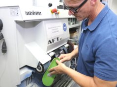 In der hauseigenen Werkstatt des Sanitätshauses Köppchen werden orthopädische Schuheinlagen nach Maß angefertigt. (Foto: © Bastian Glumm)