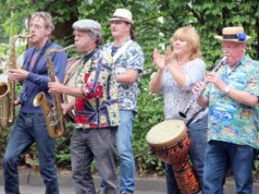 Zum Auftakt von "Solingen 24h live" vor zwei Jahren spielte die Solinger Band "Em Brass" am Rathaus. (Archivfoto: © Bastian Glumm)