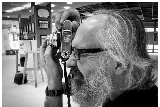 In seiner neuen Ausstellung „en passant“ geht Fotograf Wolfgang Vomm neue Wege. Anstelle der typischen Bildbetrachtungen gibt es eine Multimedia-Performance. (Foto: © Veranstalter)