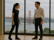 Adrian ist von Lucias Frage sehr schockiert. "Engelsklinge" wurde von der ukrainischen Autorin Svitlana Glumm verfasst. (Bild: Open AI)