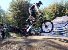 Zahlreiche Mountainbiker nahmen am Sonntag den neuen Klingentrail im Bärenloch im Sturm. Der Parcours wurde feierlich eröffnet. (Foto: © Bastian Glumm)