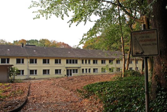 Teile des alten Eugen-Maurer-Haus in Gräfrath werden abgerissen. Die Altenzentren der Stadt Solingen bauen dort einen modernen Neubau. (Foto: © Tim Oelbermann)