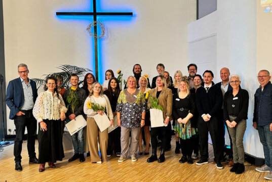 Mit einem feierlichen Gottesdienst wurden die Absolventen des Kurses GPA 47 von der Pflegeakademie Bethanien verabschiedet. (Foto: © Diakonie Bethanien)